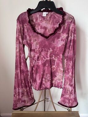 SOLD // Sweet Pea Women’s Burgundy Rose V-Neck Long Bell Sleeved Top